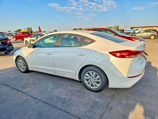 2018 HYUNDAI ELANTRA SE