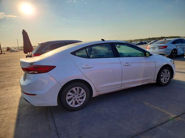 2018 HYUNDAI ELANTRA SE