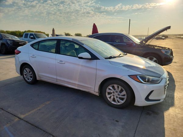 2018 HYUNDAI ELANTRA SE