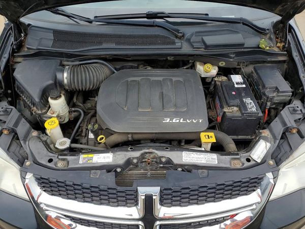 2013 DODGE GRAND CARAVAN SXT — Engine bay