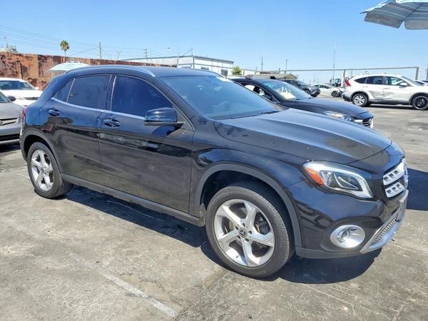 2020 MERCEDES-BENZ GLA