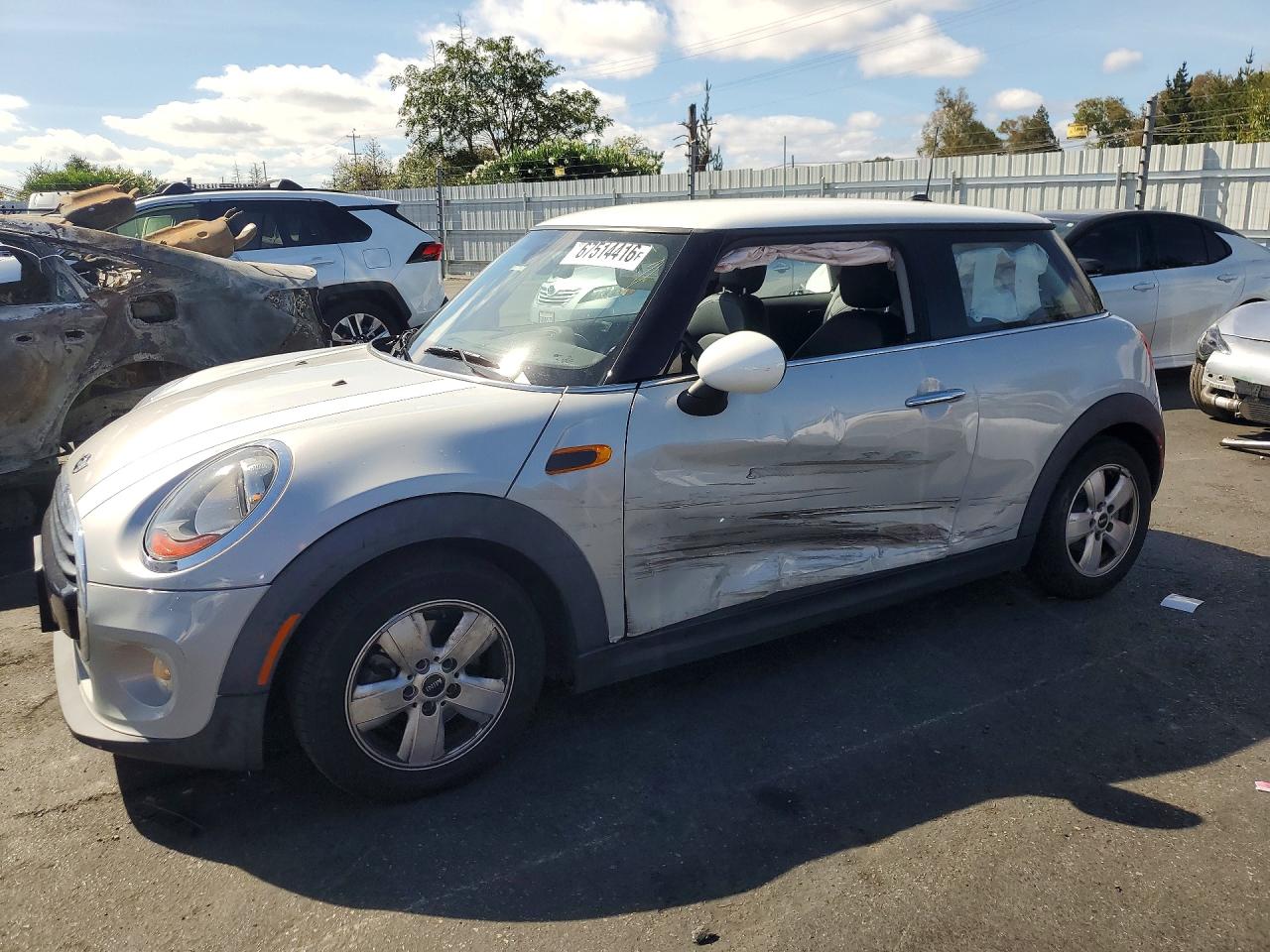 2016 MINI COOPER — Front 3/4