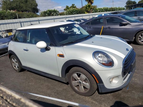 2016 MINI COOPER — Passenger 3/4
