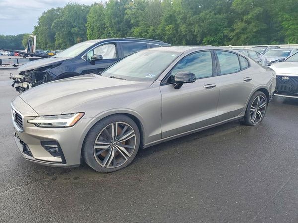 2019 VOLVO S60