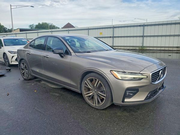 2019 VOLVO S60