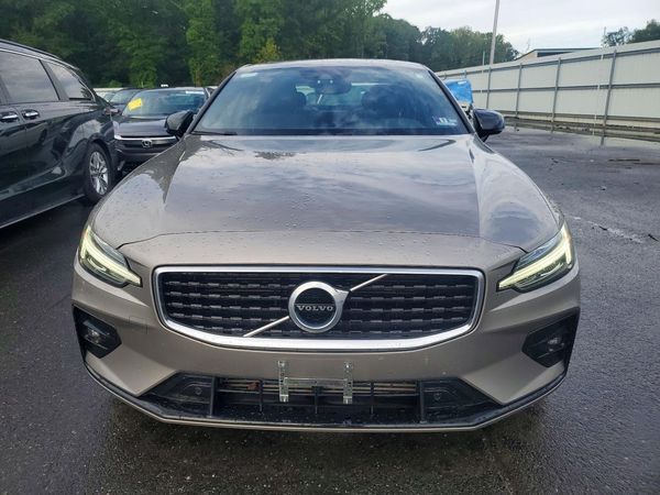 2019 VOLVO S60