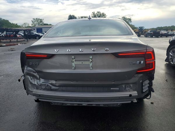 2019 VOLVO S60