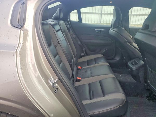 2019 VOLVO S60