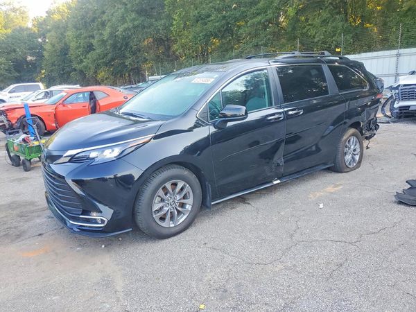 2024 TOYOTA SIENNA XLE