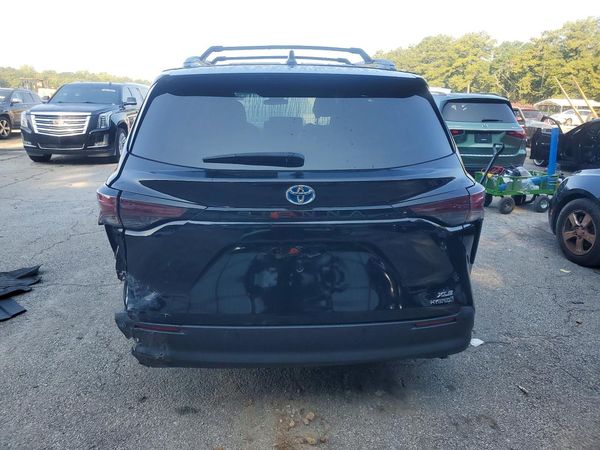2024 TOYOTA SIENNA XLE