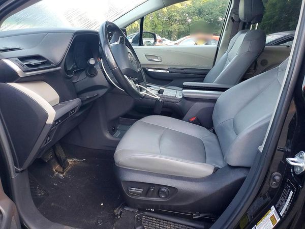 2024 TOYOTA SIENNA XLE