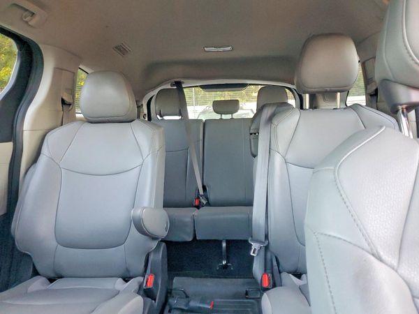 2024 TOYOTA SIENNA XLE