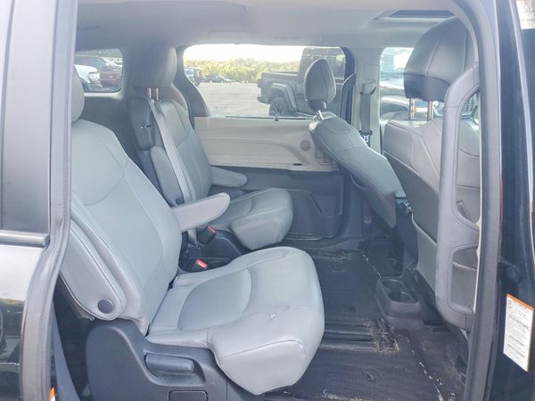 2024 TOYOTA SIENNA XLE