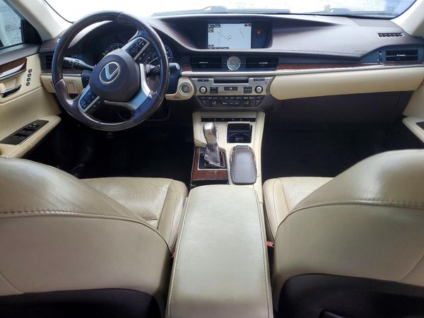 2016 LEXUS ES