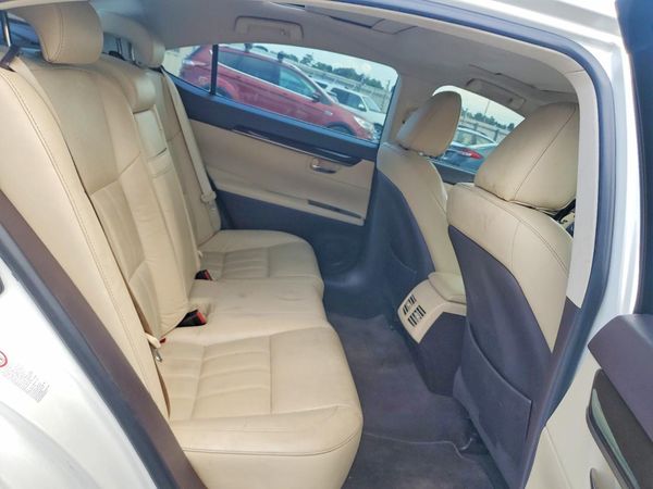2016 LEXUS ES