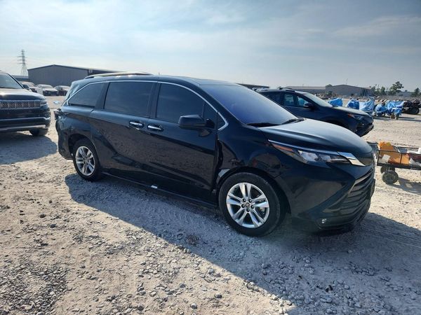 2025 TOYOTA SIENNA — Passenger 3/4