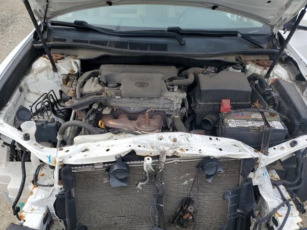 2012 TOYOTA CAMRY — Engine bay