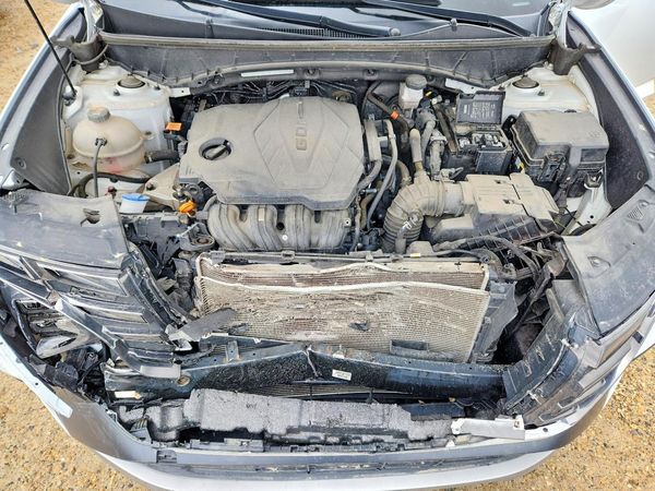 2022 HYUNDAI TUCSON SEL w/Premium pkg — Engine bay