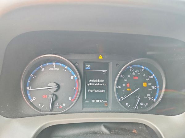 2017 TOYOTA RAV4 XLE