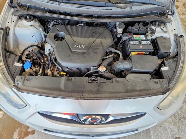 2012 HYUNDAI ACCENT GLS (Middle grade)