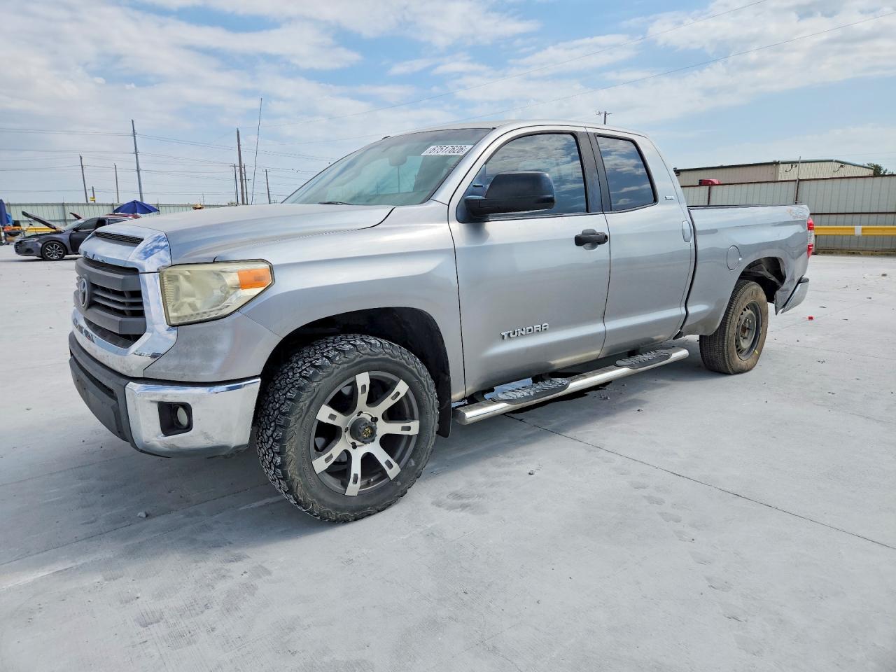 2014 TOYOTA TUNDRA SR5 — Front 3/4