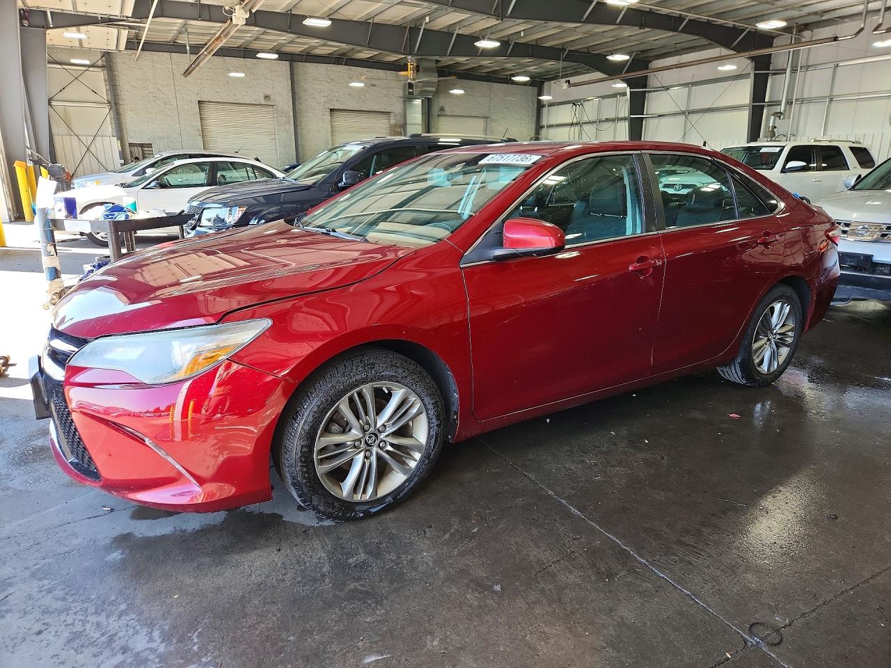 2017 TOYOTA CAMRY LE/SE/XLE/XSE — Front 3/4