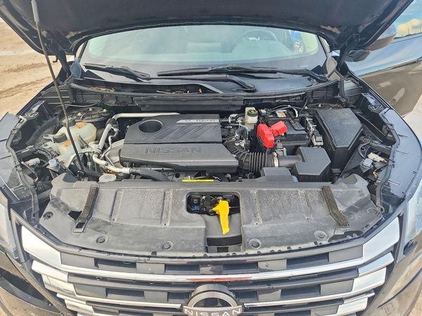 2024 NISSAN ROGUE SV — Engine bay