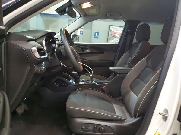 2023 CHEVROLET TRAILBLAZER LT — DENT