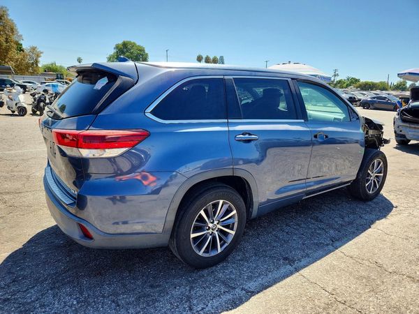 2017 TOYOTA HIGHLANDER