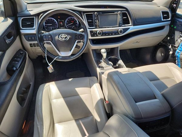 2017 TOYOTA HIGHLANDER