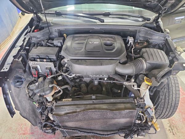 2017 JEEP GRAND CHEROKEE Limited — Engine bay