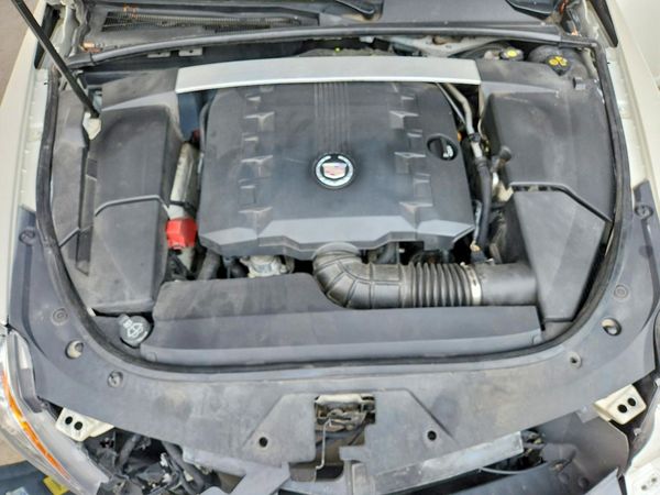 2012 CADILLAC CTS Premium — Engine bay