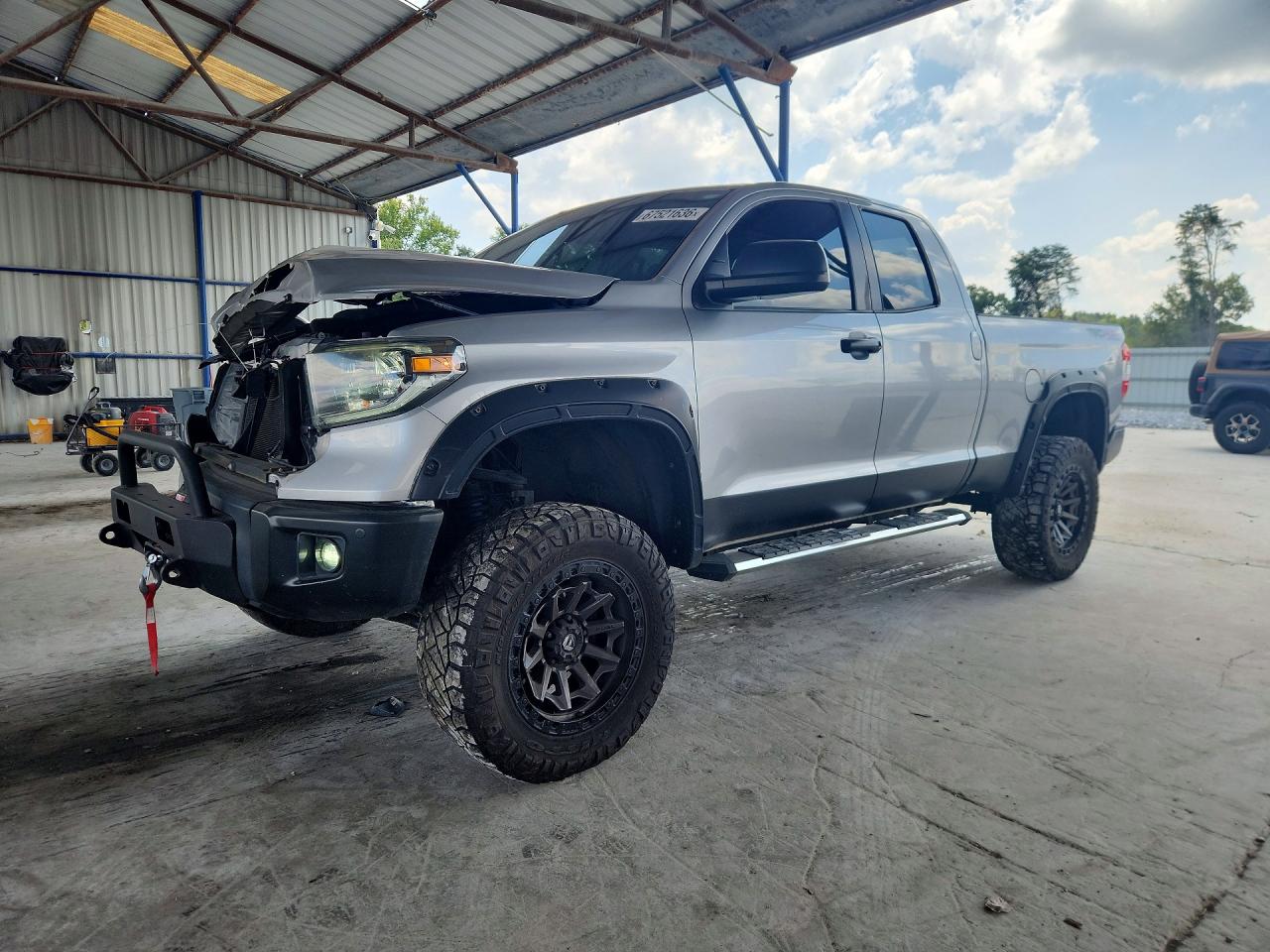 2019 TOYOTA TUNDRA Limited Grade — Front 3/4
