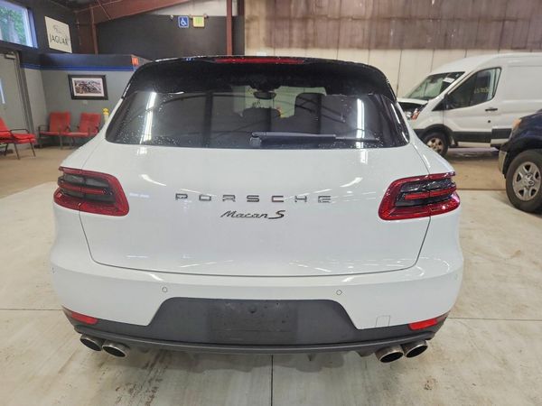 2017 PORSCHE MACAN