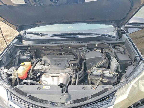 2014 TOYOTA RAV4 Sports — Engine bay