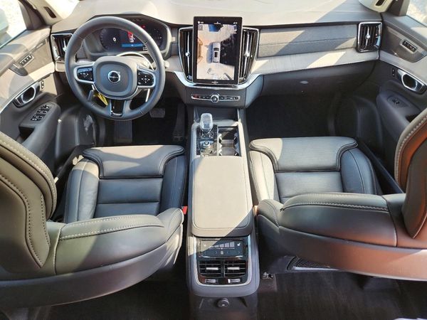 2025 VOLVO XC90