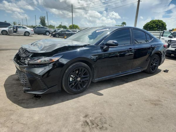 2025 TOYOTA CAMRY — Front 3/4