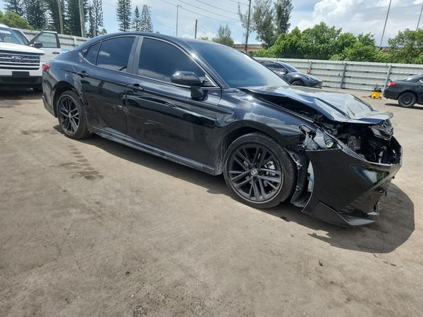 2025 TOYOTA CAMRY — Passenger 3/4