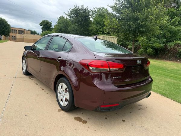 2017 KIA FORTE LX Base
