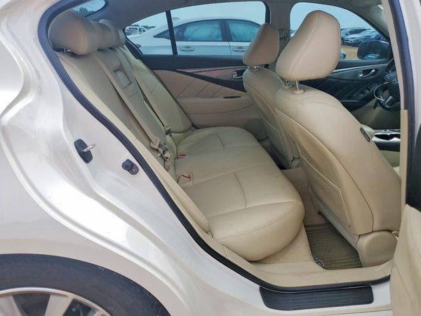 2015 INFINITI Q50