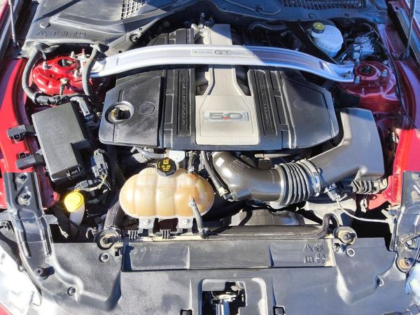 2019 FORD MUSTANG GT Coupe — Engine bay