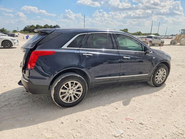 2017 CADILLAC XT5 Base