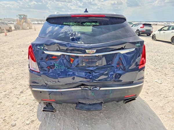 2017 CADILLAC XT5 Base