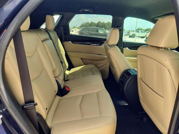 2017 CADILLAC XT5 Base