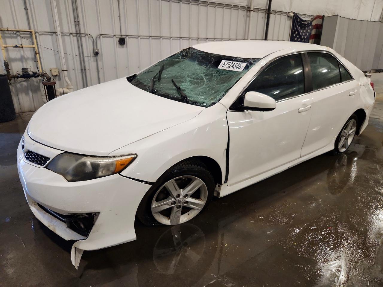 2014 TOYOTA CAMRY