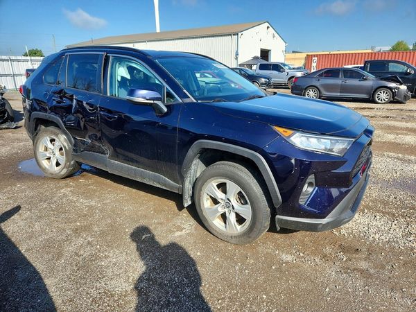 2019 TOYOTA RAV4 XLE AWD — Passenger 3/4