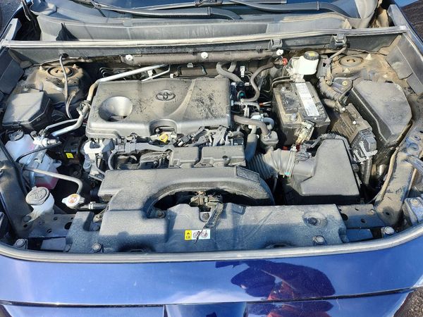 2019 TOYOTA RAV4 XLE AWD — Engine bay