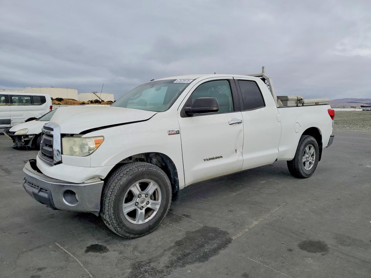 2013 TOYOTA TUNDRA SR5 — Front 3/4