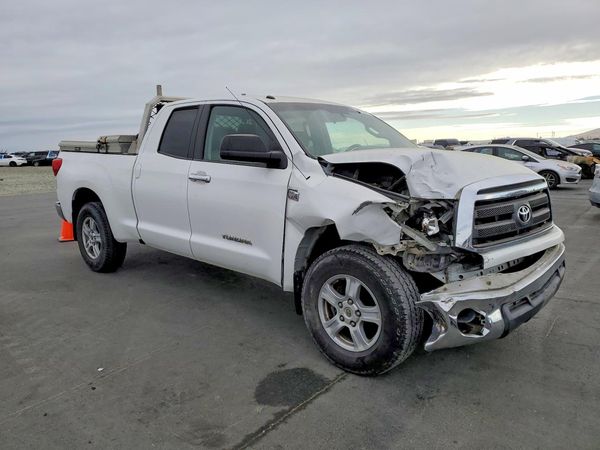 2013 TOYOTA TUNDRA SR5 — Passenger 3/4