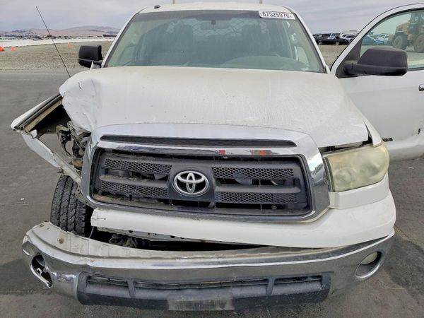 2013 TOYOTA TUNDRA SR5 — Engine bay